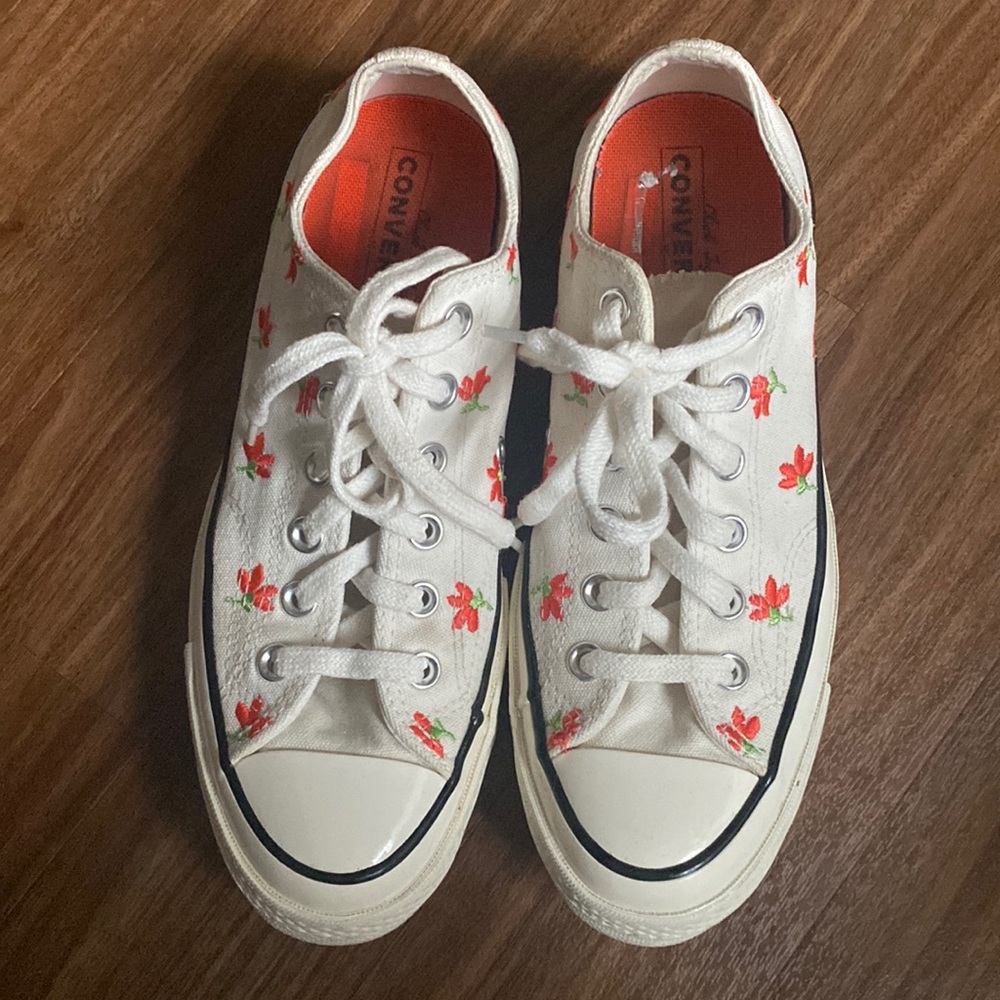Chuck Taylor Converse All Star Floral Tennis Shoes.